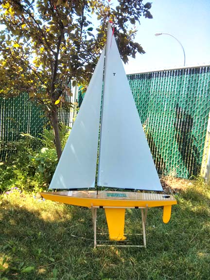 toy sailboat model