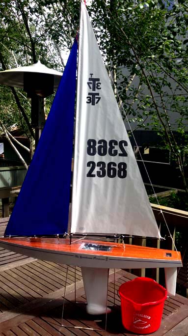 http://www.modelsailboat.com/Images/bbrown1drk.JPG