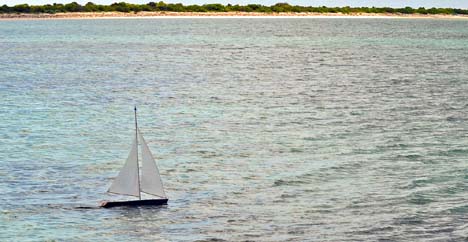 rc model sailboat