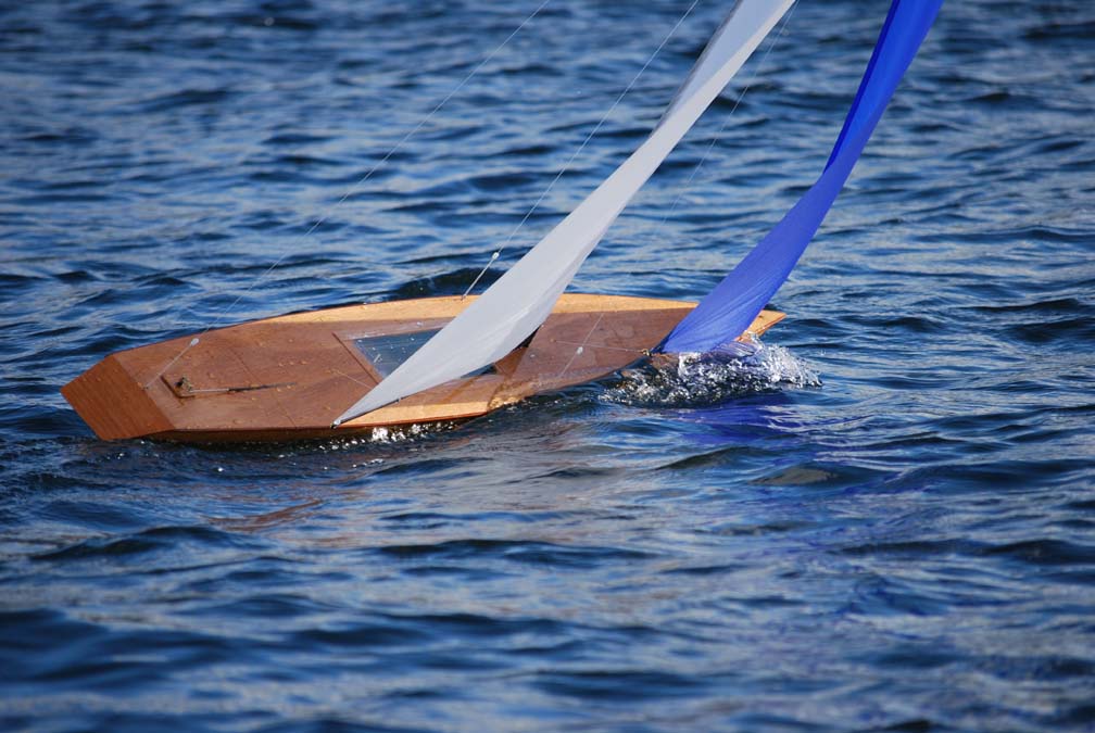 rc racing yacht